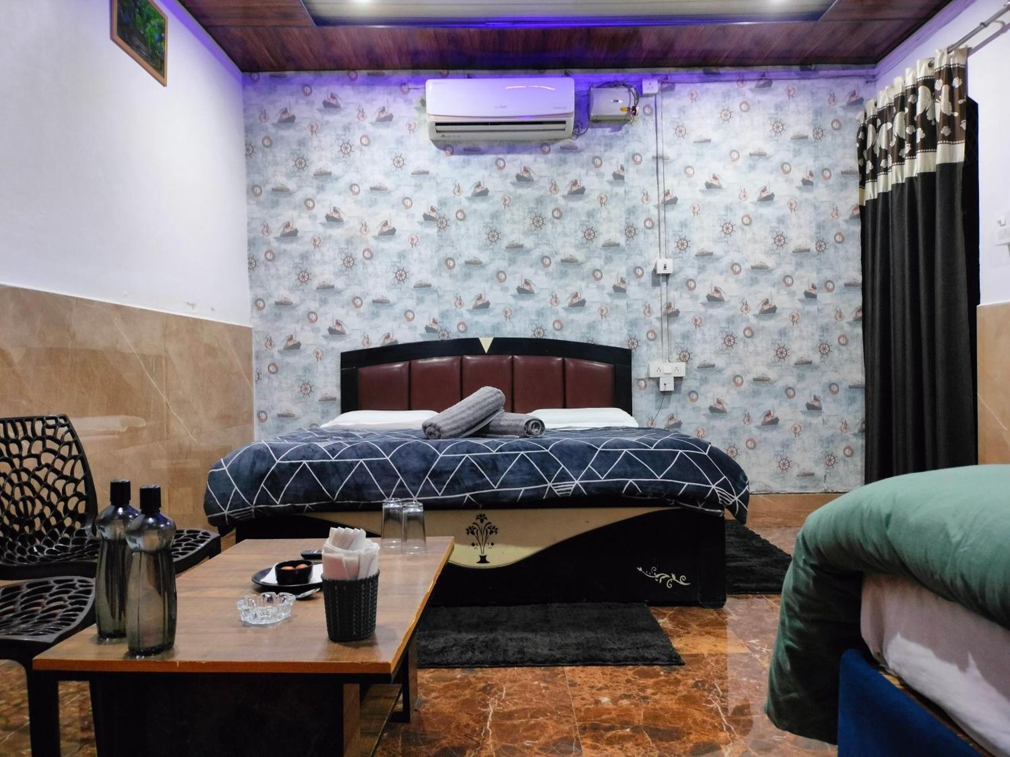 Kishan Home Stay Матхура Экстерьер фото