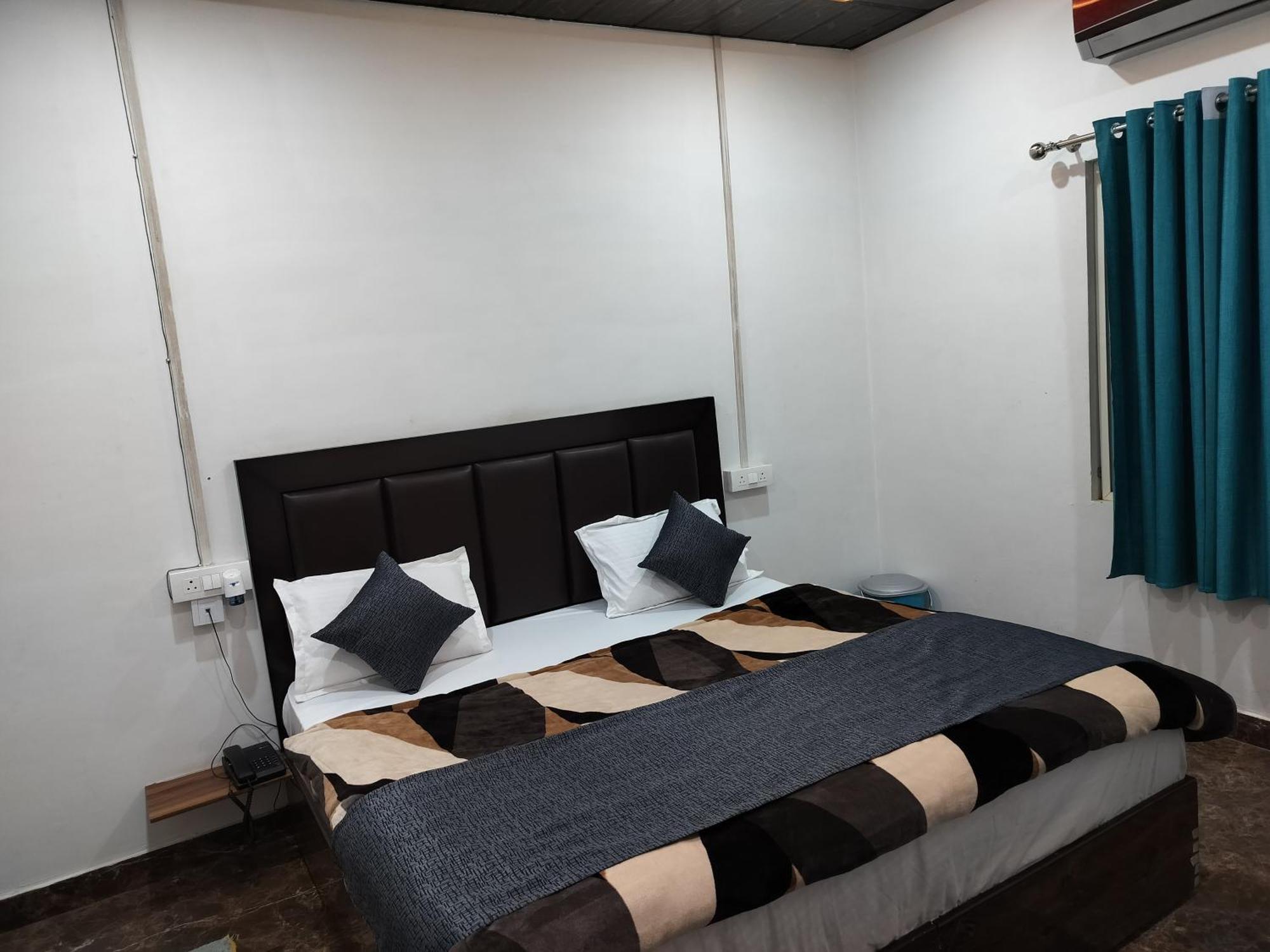 Kishan Home Stay Матхура Экстерьер фото