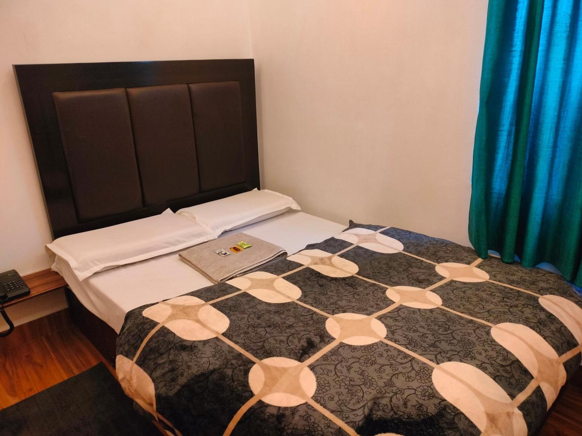 Kishan Home Stay Матхура Экстерьер фото