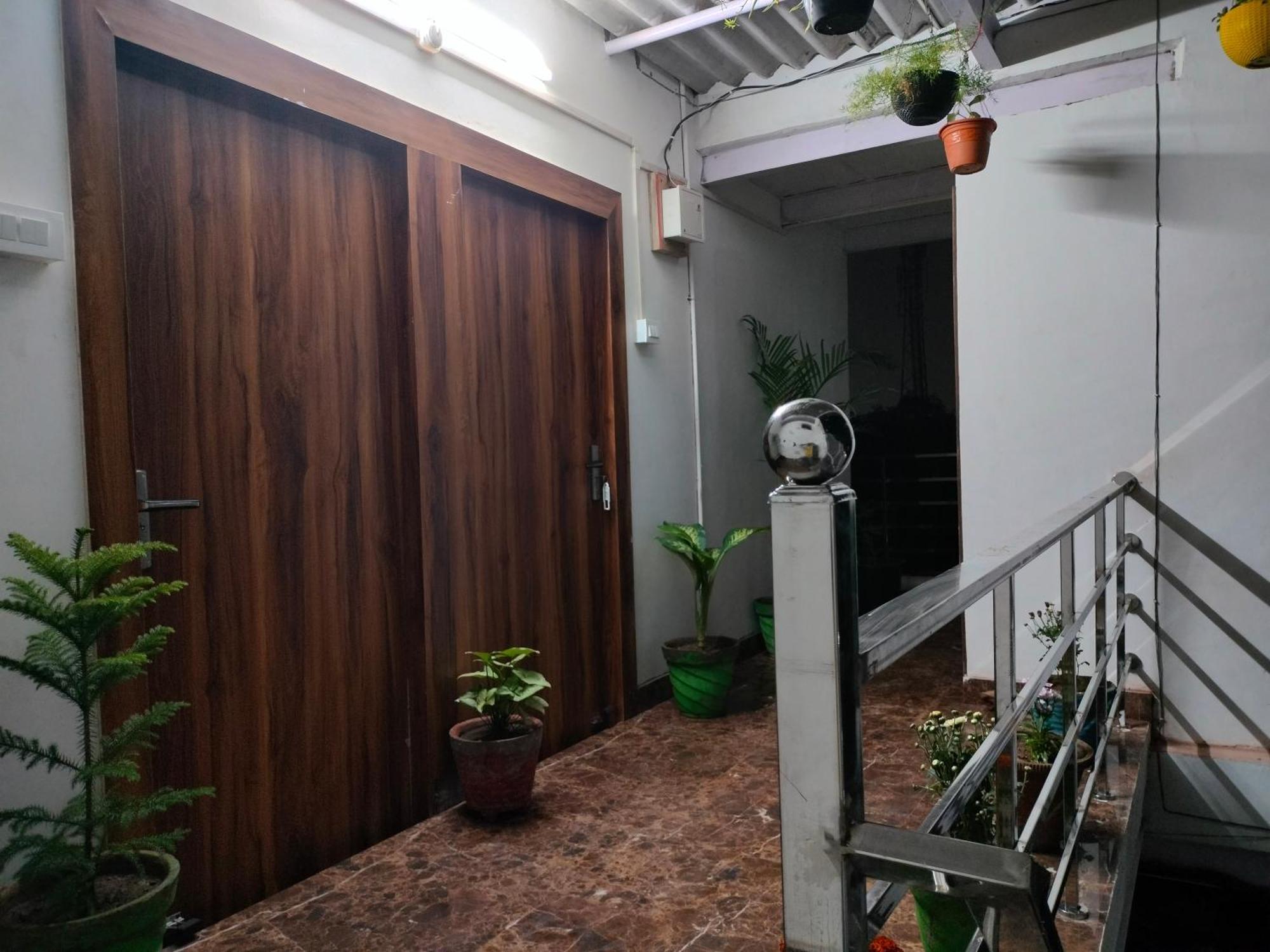 Kishan Home Stay Матхура Экстерьер фото