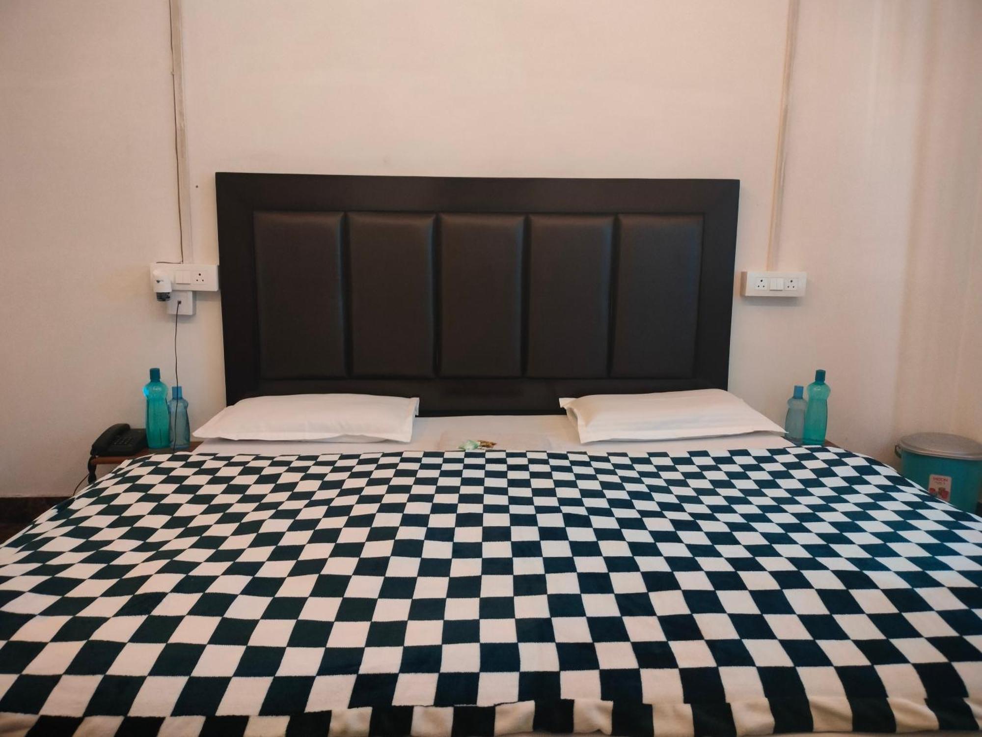 Kishan Home Stay Матхура Экстерьер фото