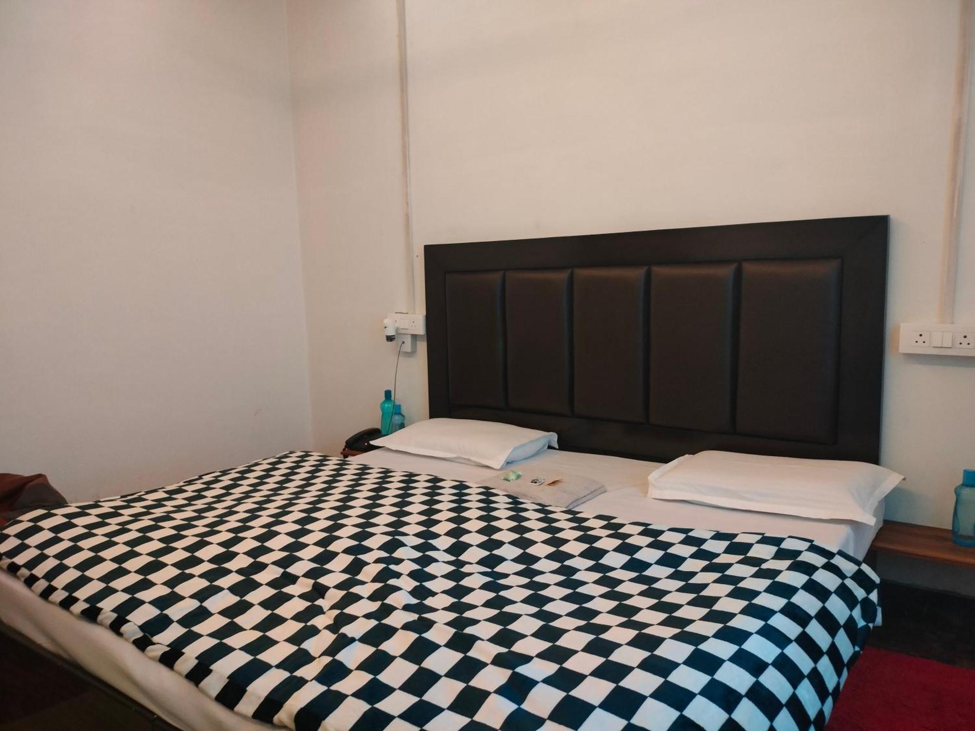 Kishan Home Stay Матхура Экстерьер фото