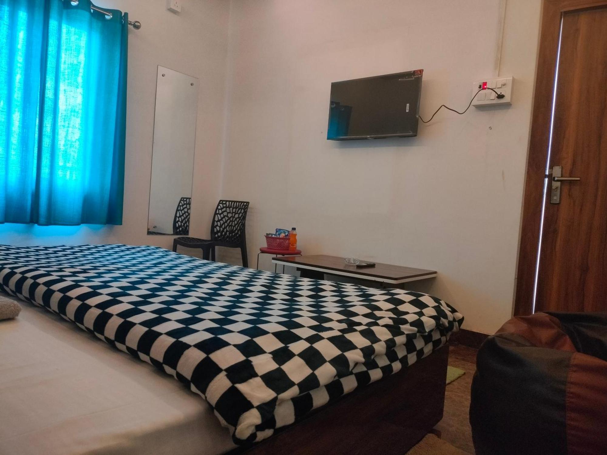 Kishan Home Stay Матхура Экстерьер фото